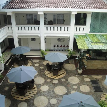 Ramayana Hotel Makassar Buitenkant foto