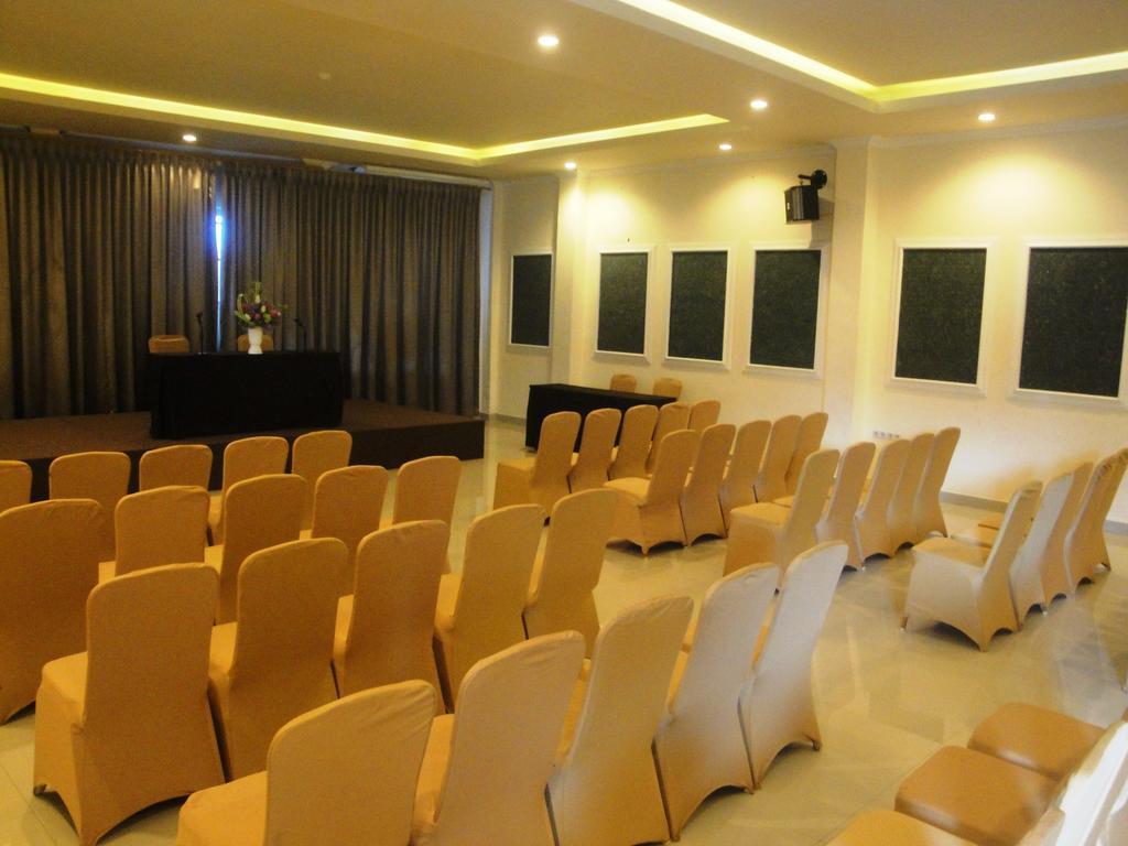 Ramayana Hotel Makassar Buitenkant foto