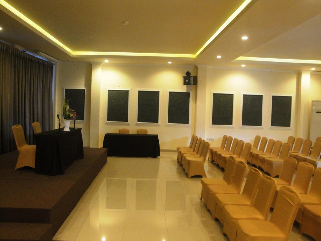 Ramayana Hotel Makassar Buitenkant foto