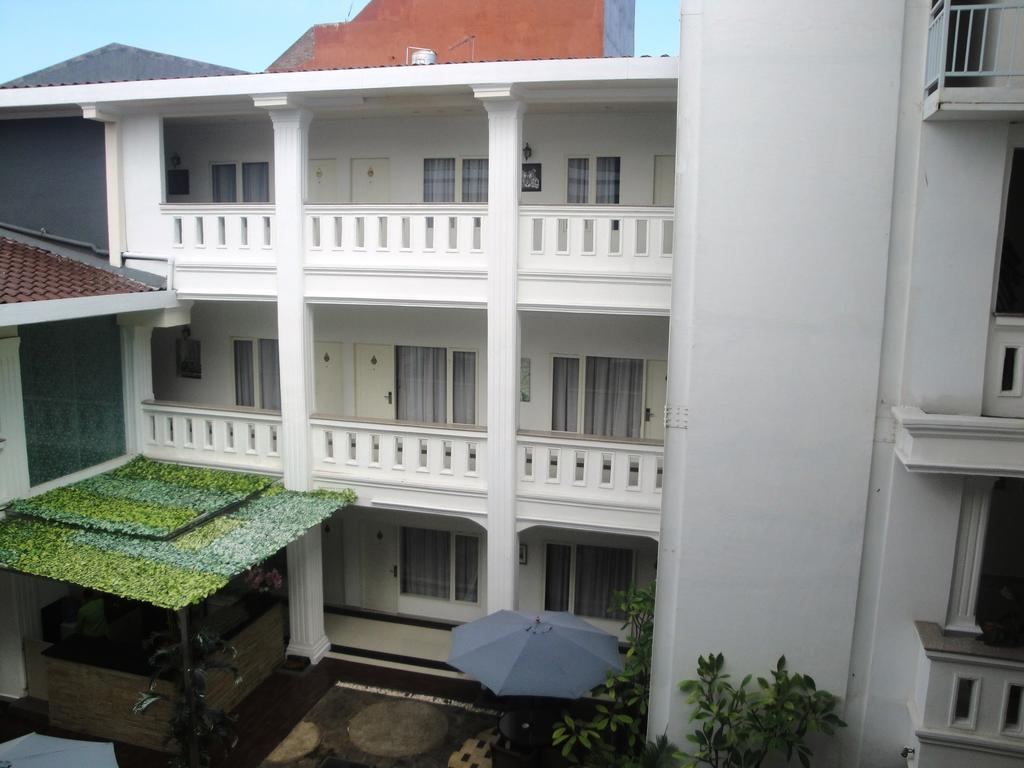 Ramayana Hotel Makassar Buitenkant foto