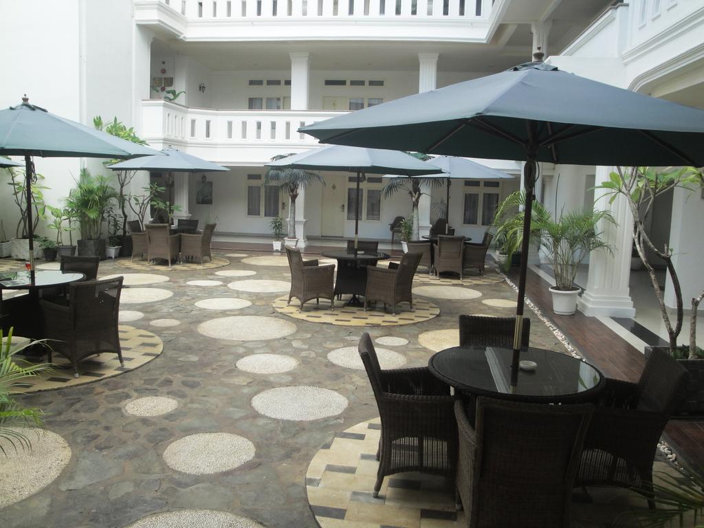 Ramayana Hotel Makassar Buitenkant foto