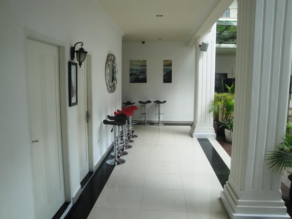 Ramayana Hotel Makassar Buitenkant foto