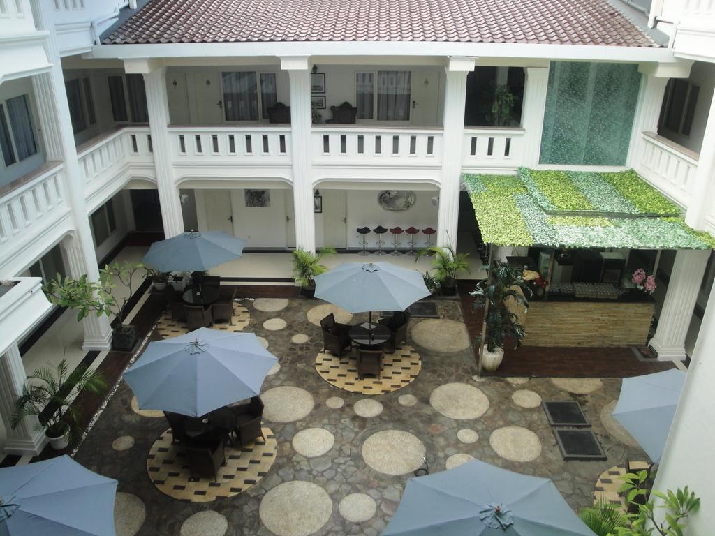 Ramayana Hotel Makassar Buitenkant foto