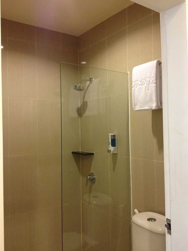 Ramayana Hotel Makassar Buitenkant foto