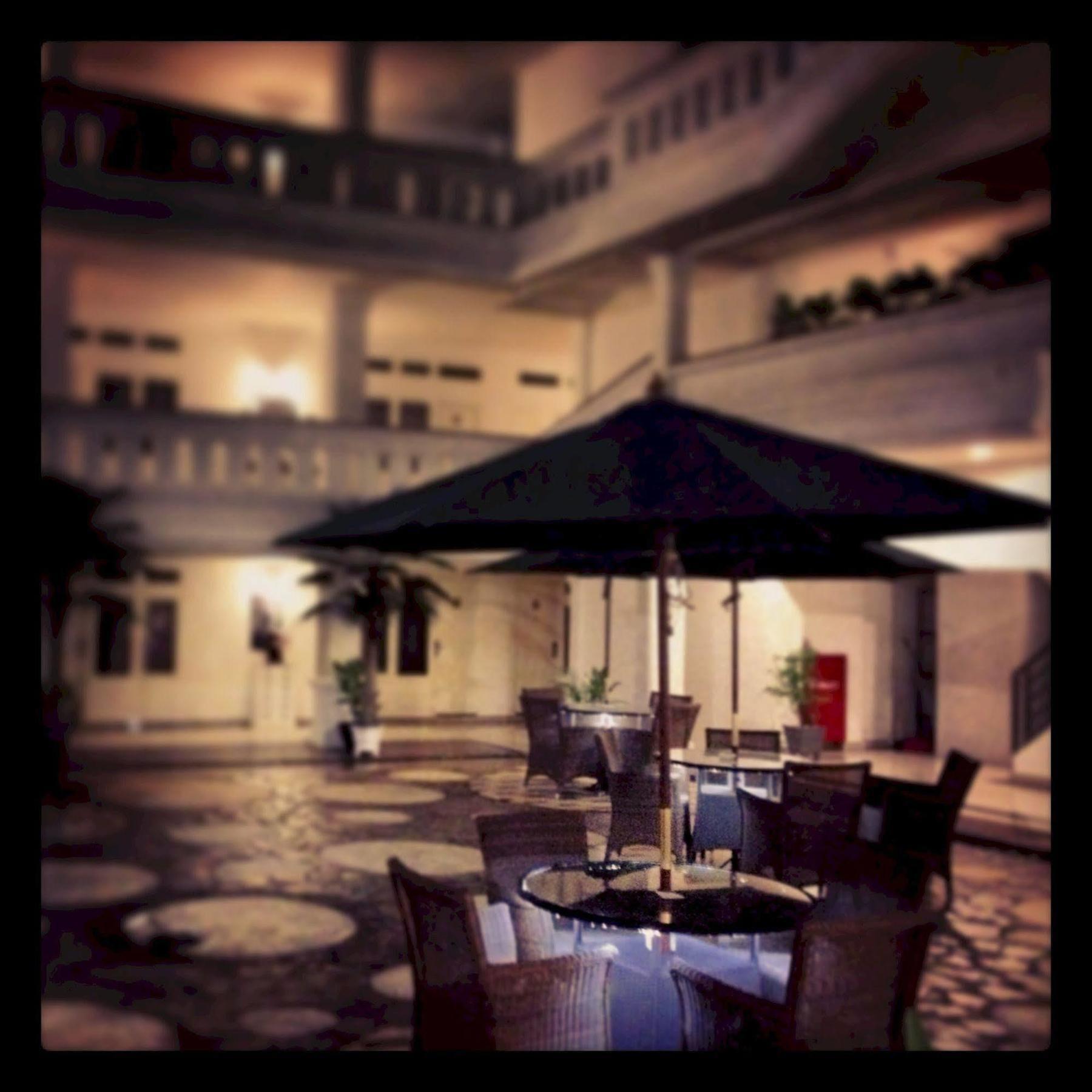 Ramayana Hotel Makassar Buitenkant foto