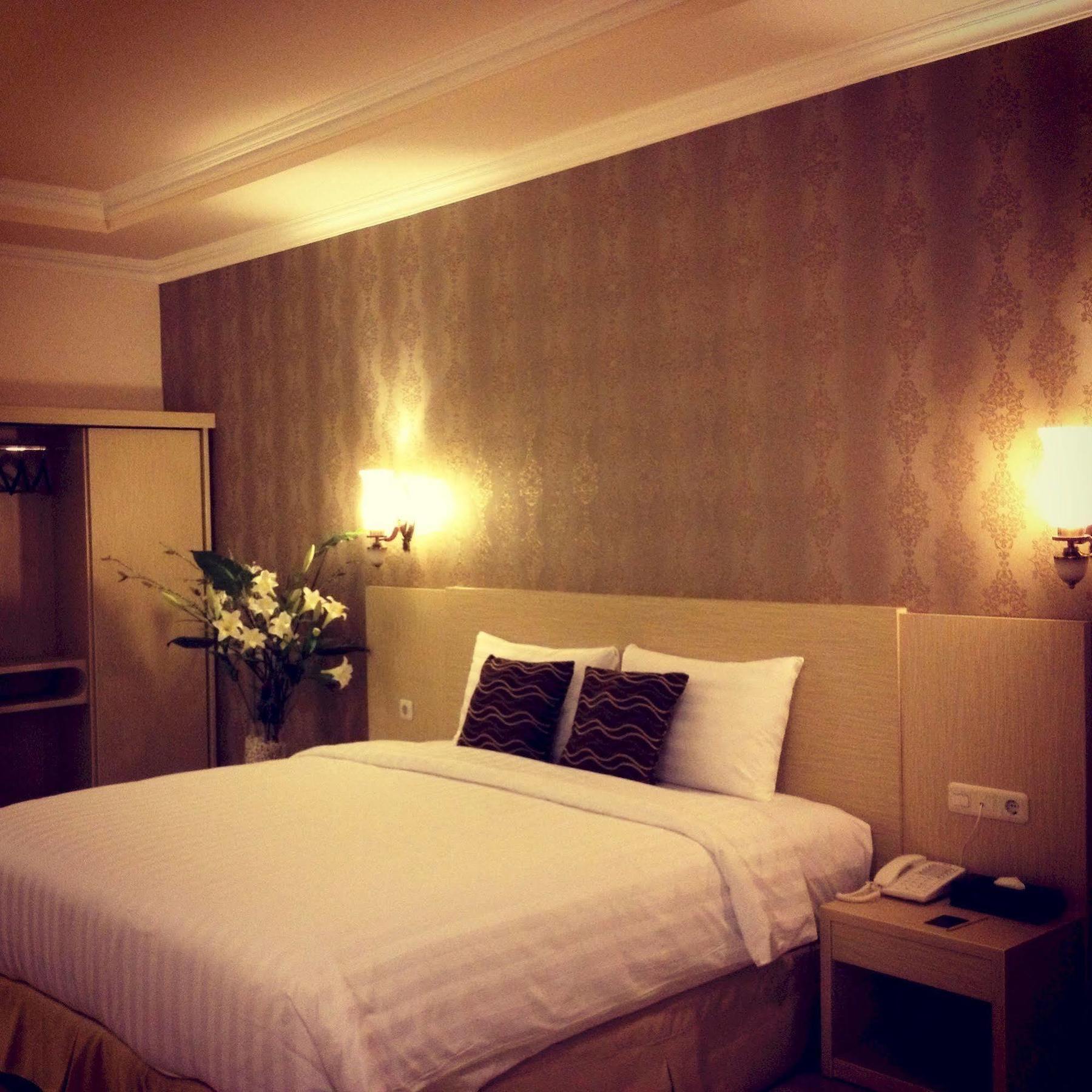 Ramayana Hotel Makassar Buitenkant foto